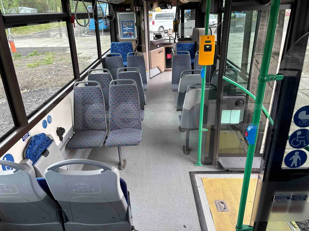 Iveco Urbanway - forward view middle aisle