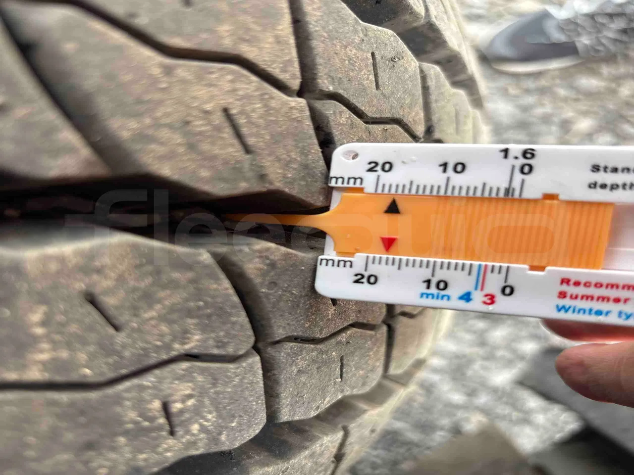 Iveco Urbanway - tread condition front tires right