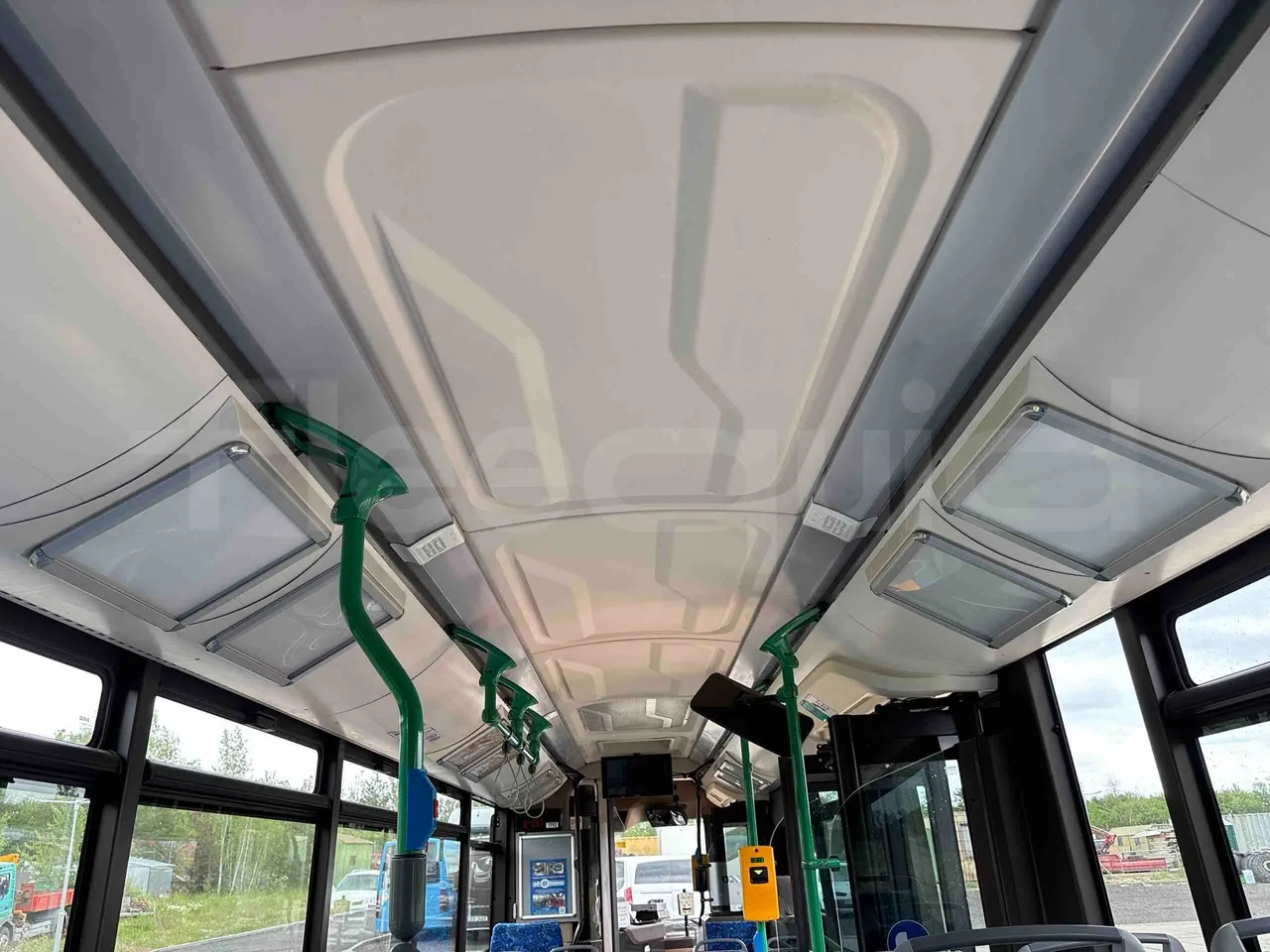 Iveco Urbanway - overhead compartments photo