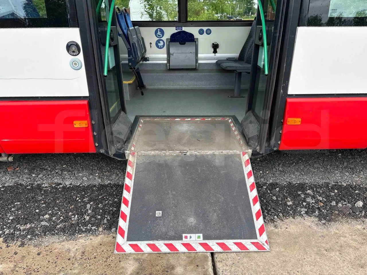 Iveco Urbanway - platform open photo