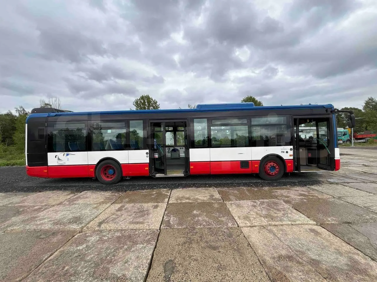 Iveco Urbanway - right side doors open