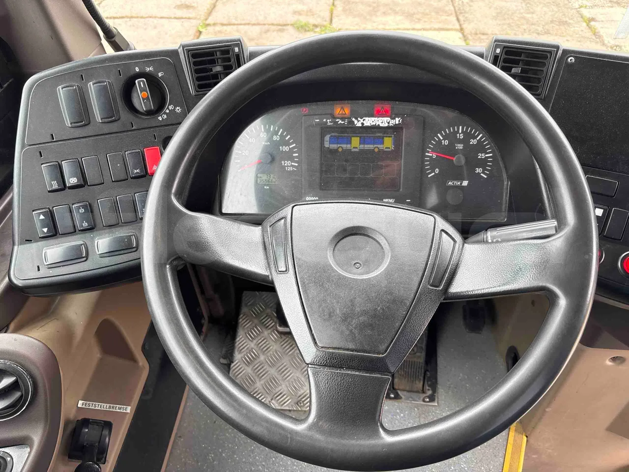 Iveco Urbanway - steering wheel photo