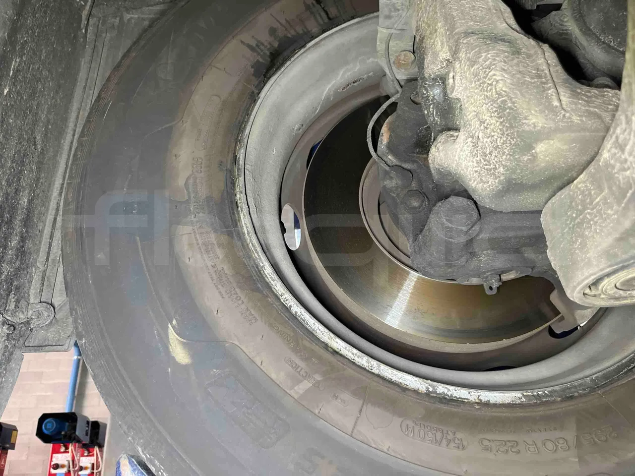 Mercedes-Benz Integro - First Axle Discs Left Side