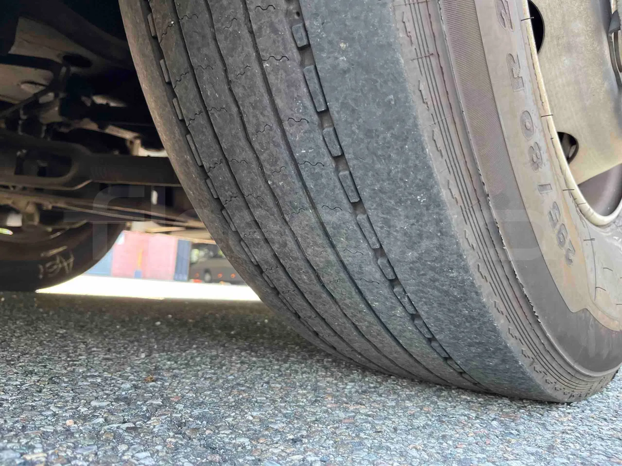 Mercedes-Benz Integro - Third Axle Left Side: Tyre Thickness