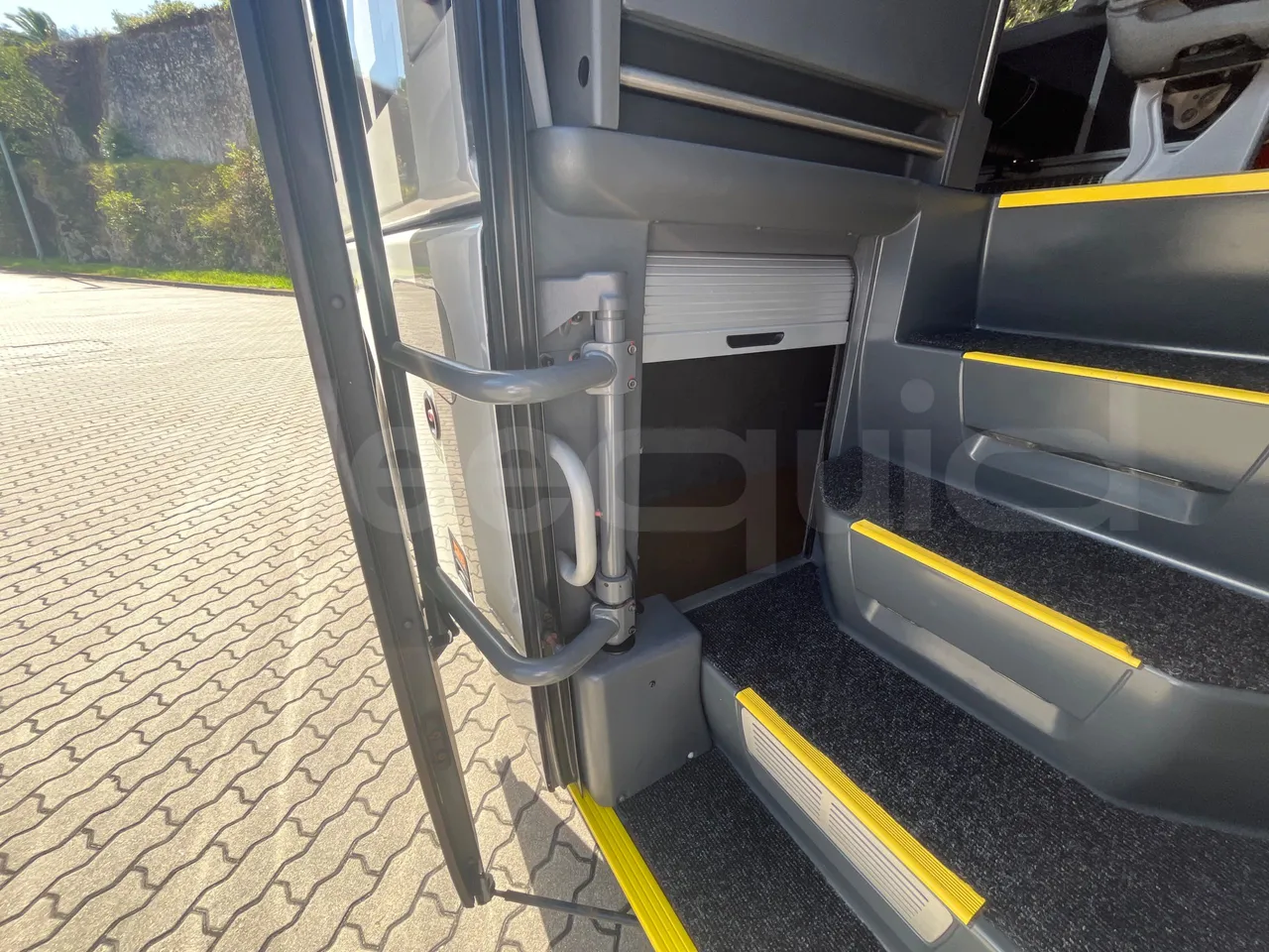 Man Lion's Coach L - Euro6 - 324kW - 13,8m - front door 3 open (mandatory for bus to scrap)