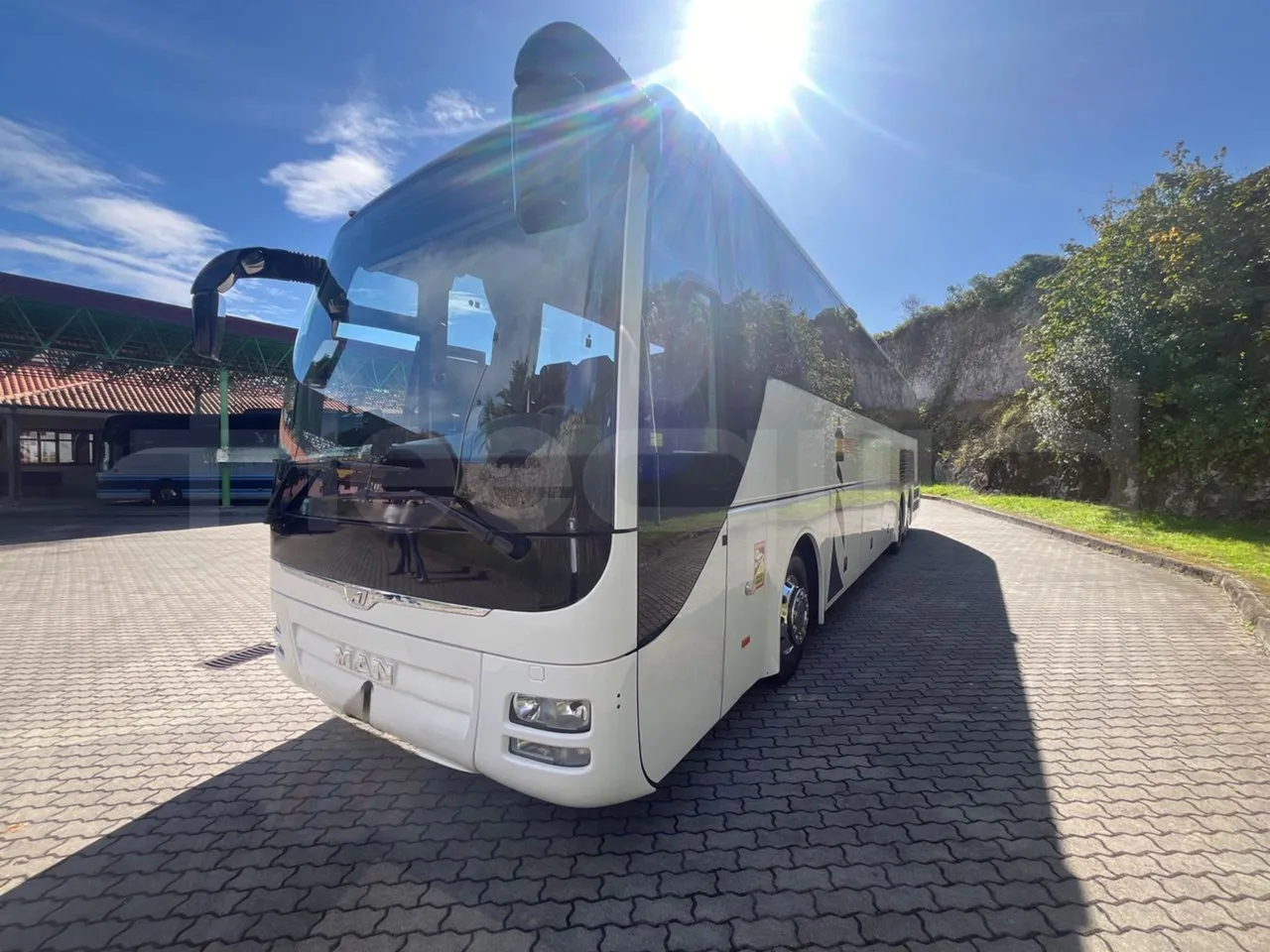 Man Lion's Coach L - Euro6 - 324kW - 13,8m - 3/4 front left (mandatory for bus to scrap)