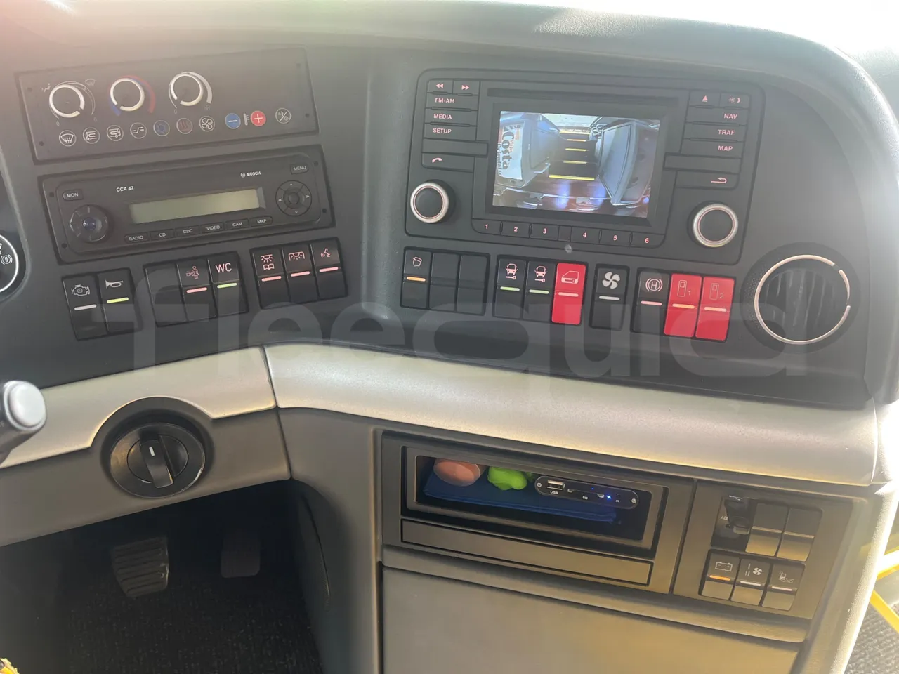 Man Lion's Coach L - Euro6 - 324kW - 13,8m - radio accessories photo