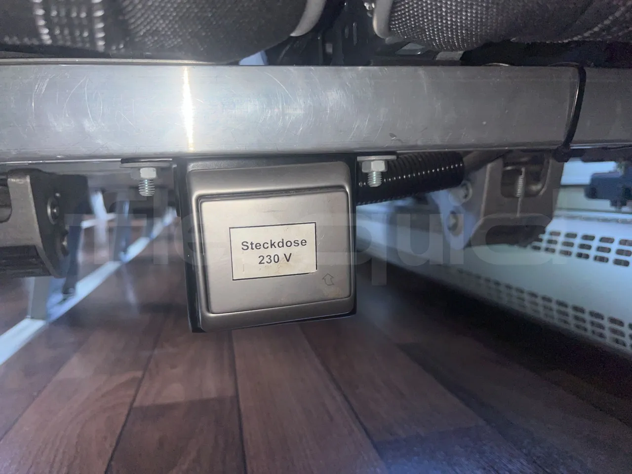 Man Lion's Coach L - Euro6 - 324kW - 13,8m - usb charging detail