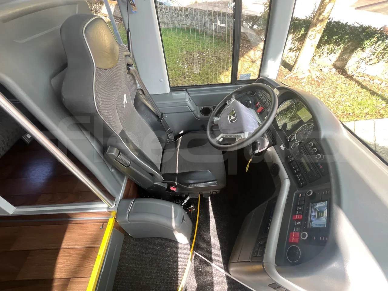 Man Lion's Coach L - Euro6 - 324kW - 13,8m - driver's seat photo (mandatory for bus to scrap)