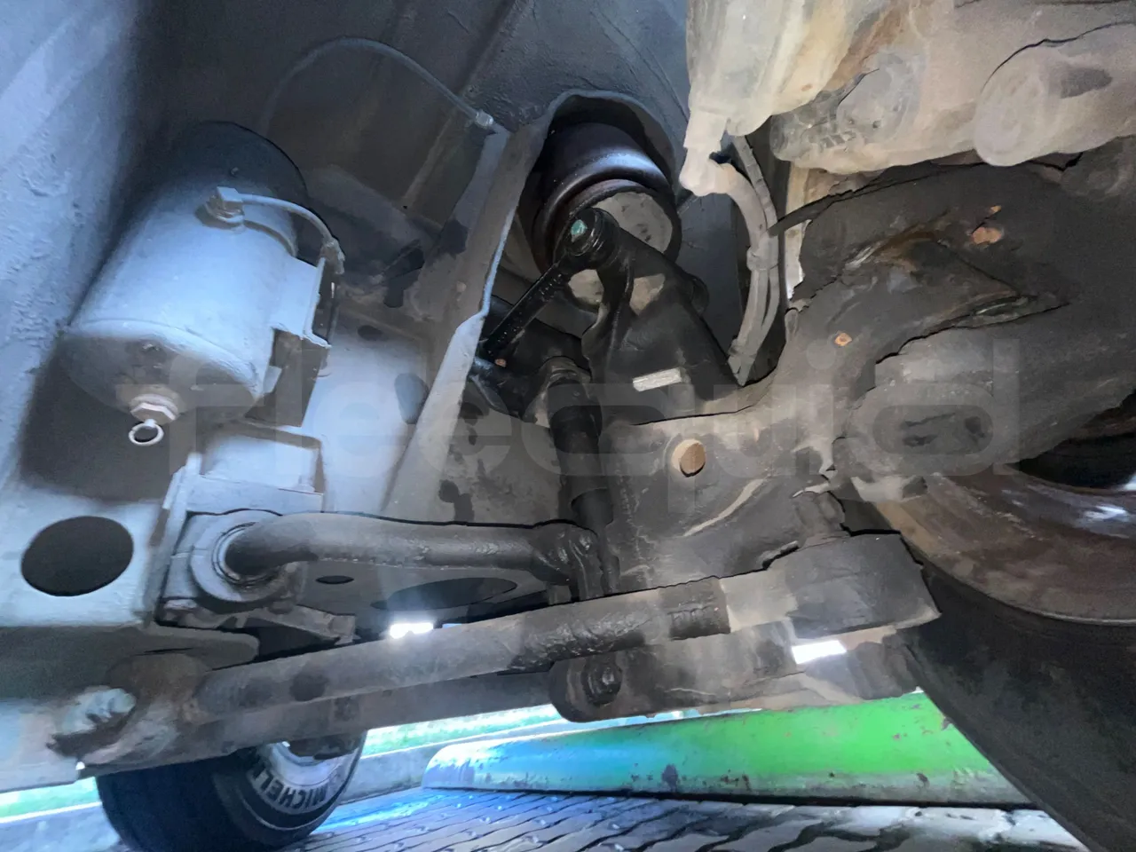 Man Lion's Coach L - Euro6 - 324kW - 13,8m - front air springs left