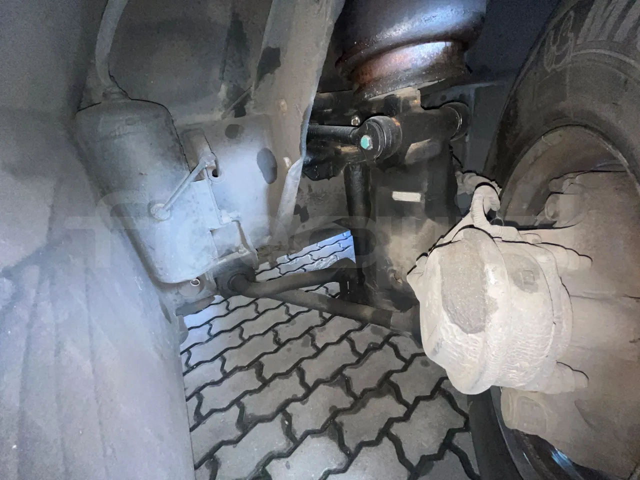 Man Lion's Coach L - Euro6 - 324kW - 13,8m - front shock absorbers left