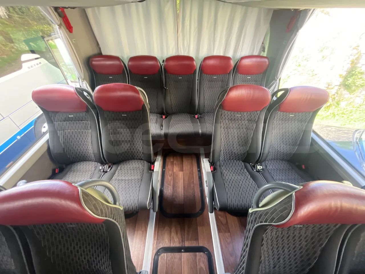Man Lion's Coach L - Euro6 - 324kW - 13,8m - forward view middle aisle