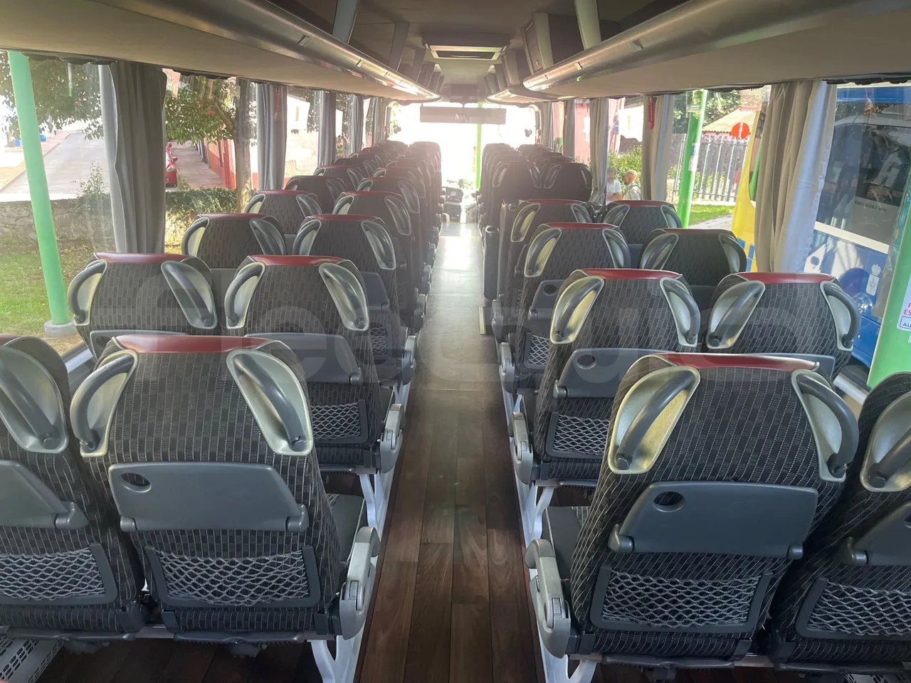 Man Lion's Coach L - Euro6 - 324kW - 13,8m - forward view all seats last row height