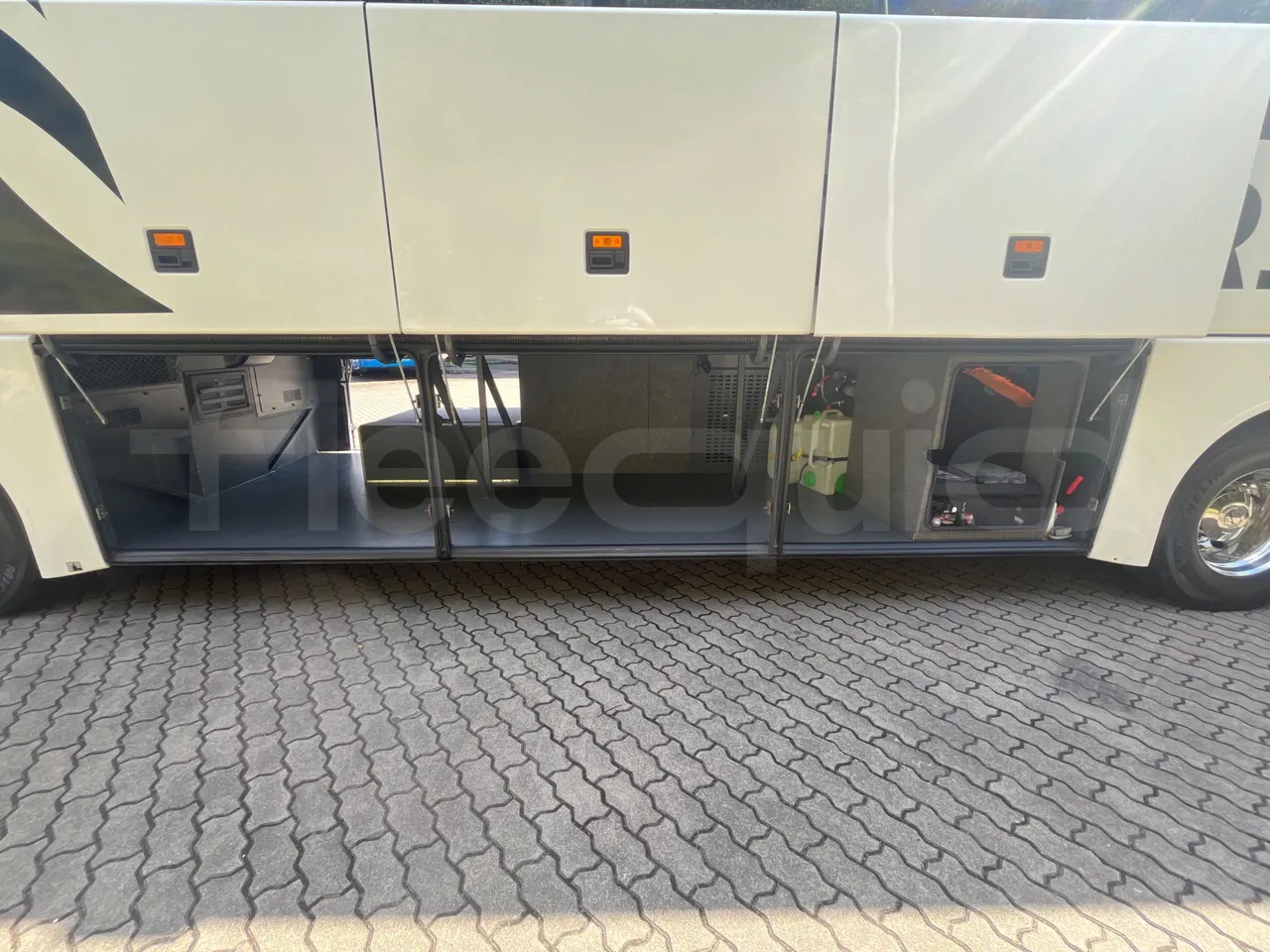 Man Lion's Coach L - Euro6 - 324kW - 13,8m - luggage rack photo