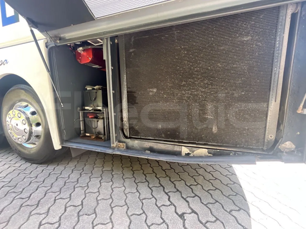 Man Lion's Coach L - Euro6 - 324kW - 13,8m - right side doors closed