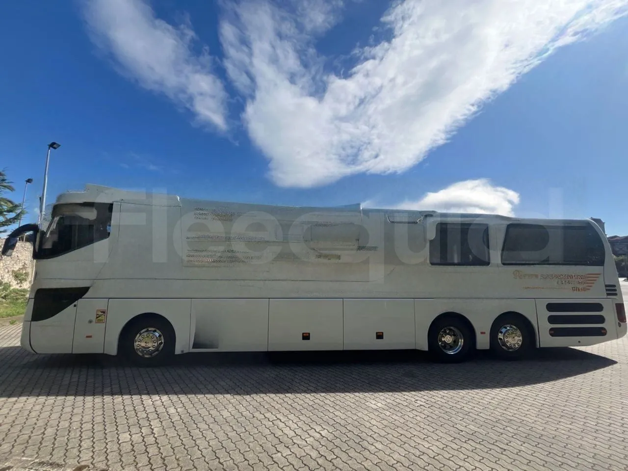 Man Lion's Coach L - Euro6 - 324kW - 13,8m - right side doors open
