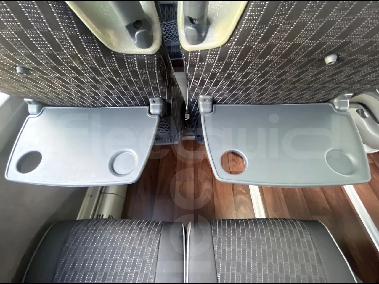 Man Lion's Coach L - Euro6 - 324kW - 13,8m - table detail photo
