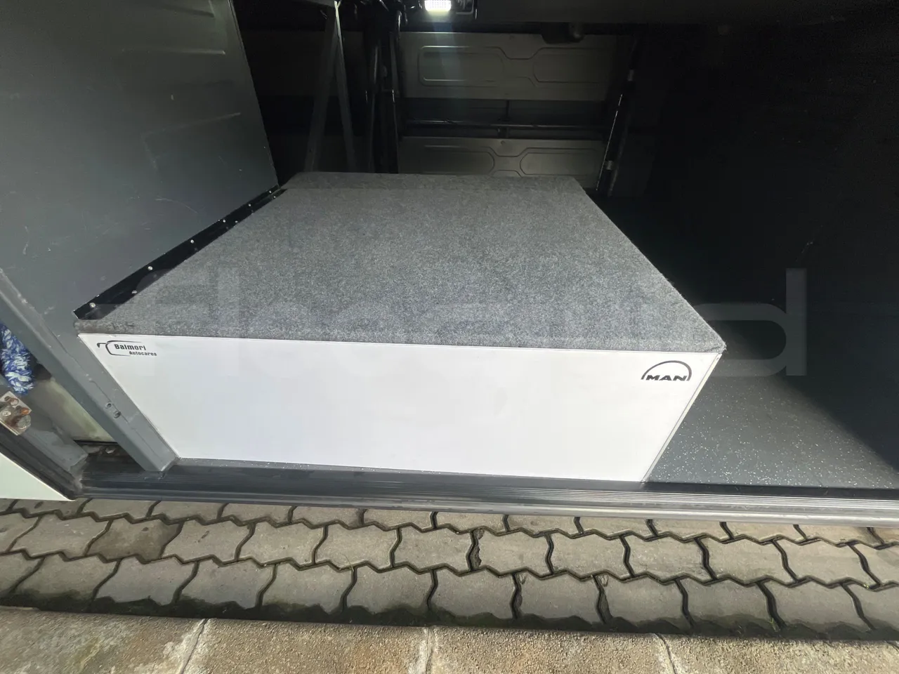 Man Lion's Coach L - Euro6 - 324kW - 13,8m - front left tire measurements