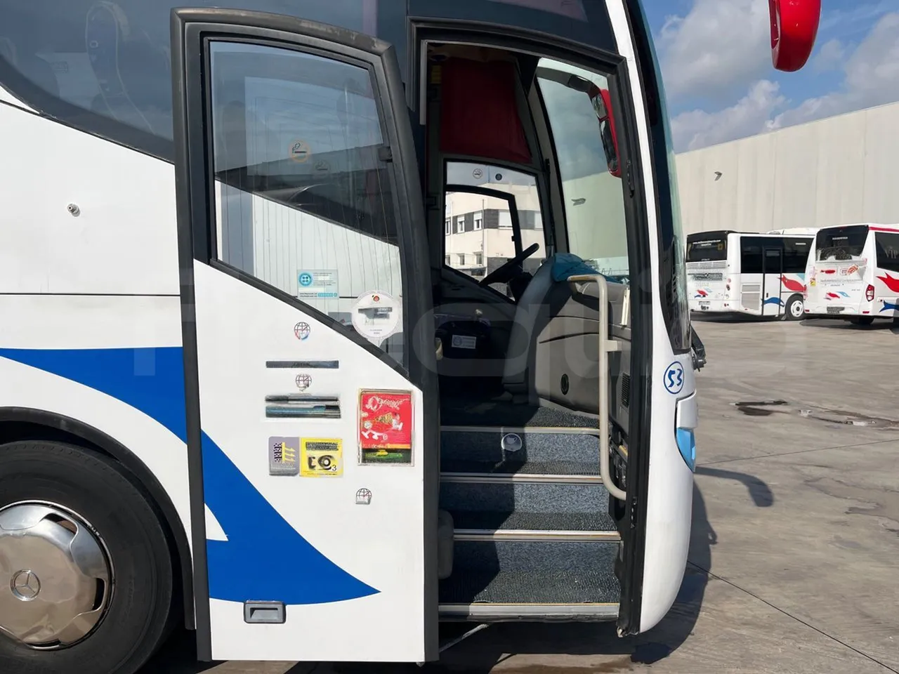 Vdl Andecar V V -EUR4- 340kW -12.2m - front door 1 open