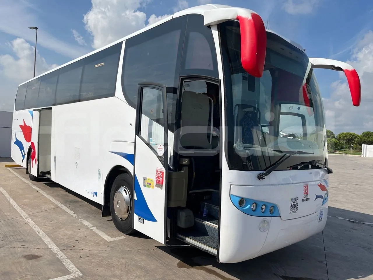 Vdl Andecar V V -EUR4- 340kW -12.2m - 3/4 right front doors open