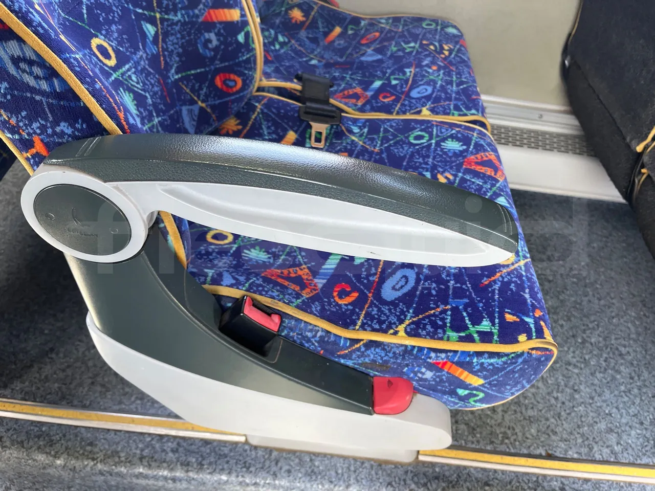 Vdl Andecar V V -EUR4- 340kW -12.2m - armrest detail photo