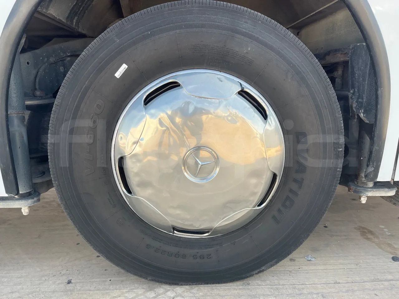 Vdl Andecar V V -EUR4- 340kW -12.2m - tread condition front tires left