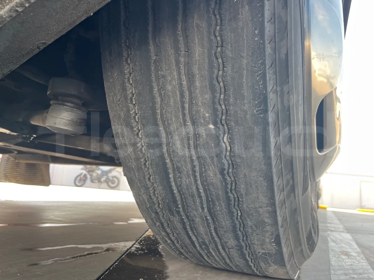 Vdl Andecar V V -EUR4- 340kW -12.2m - tread condition front tires right