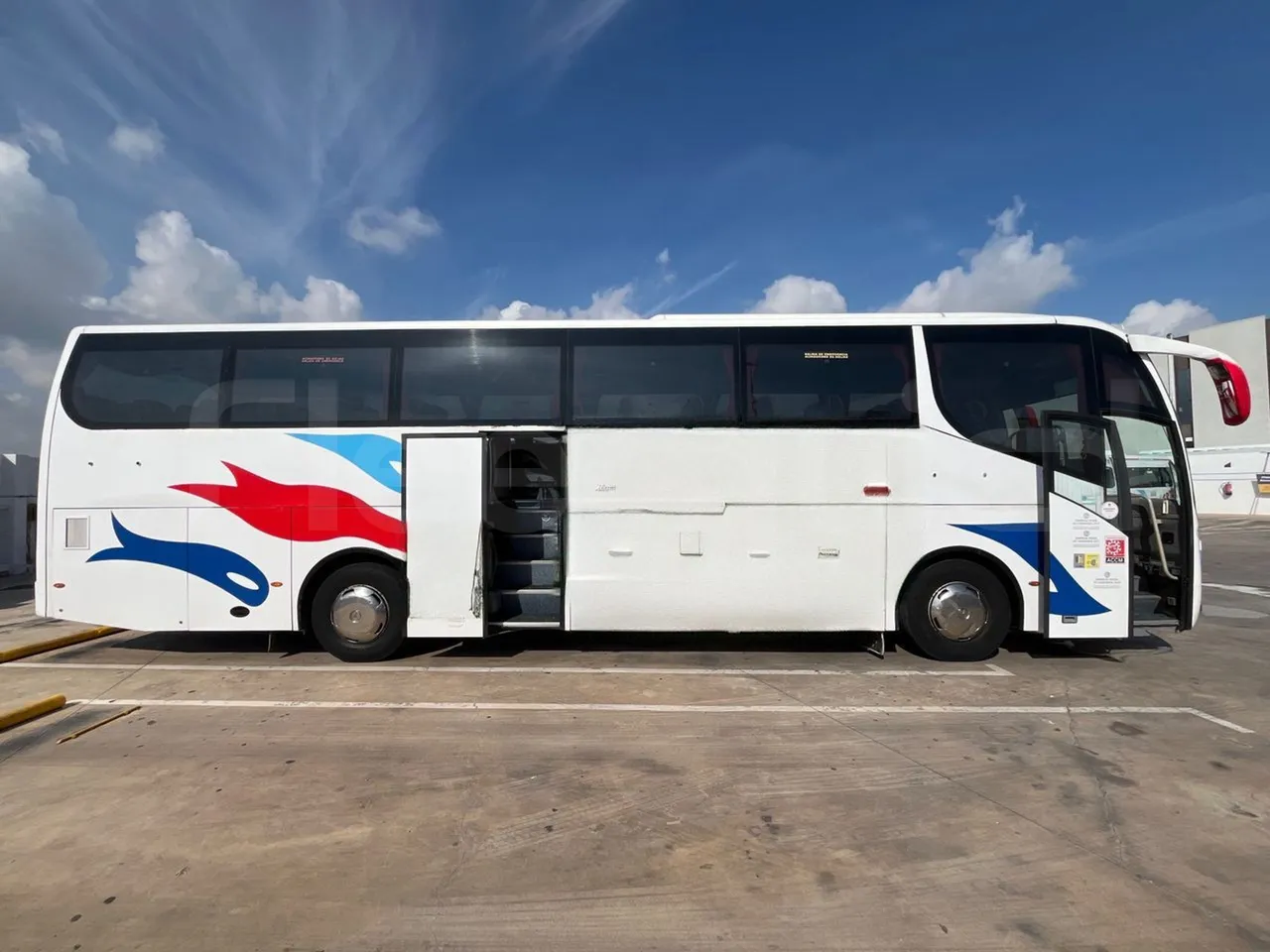 Vdl Andecar V V -EUR4- 340kW -12.2m - right side doors open