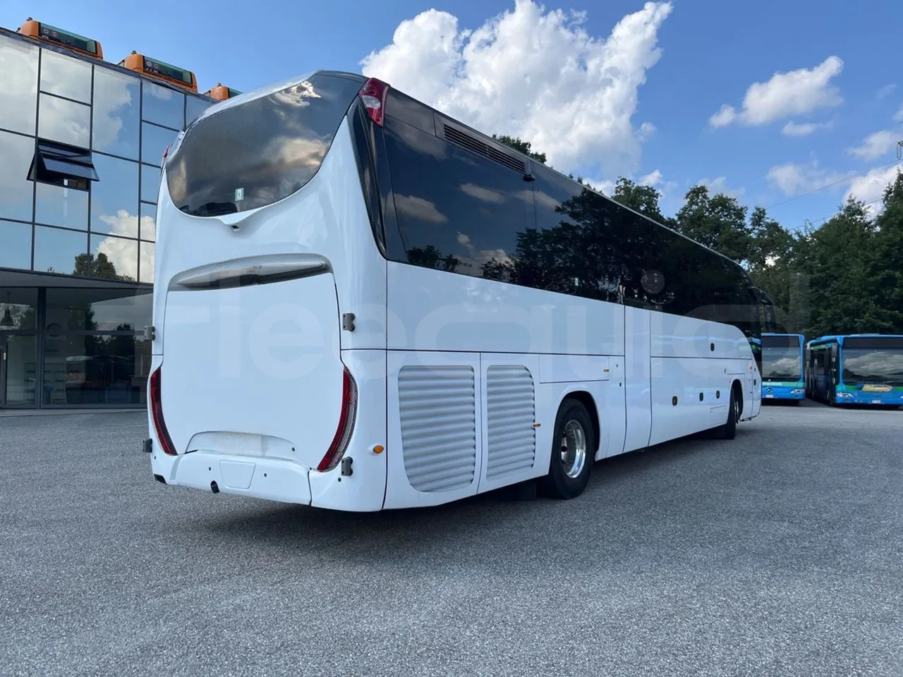 Iveco Magelys SFR2XX - Euro6 - 12,83m - 294kw - 3/4 right rear doors closed