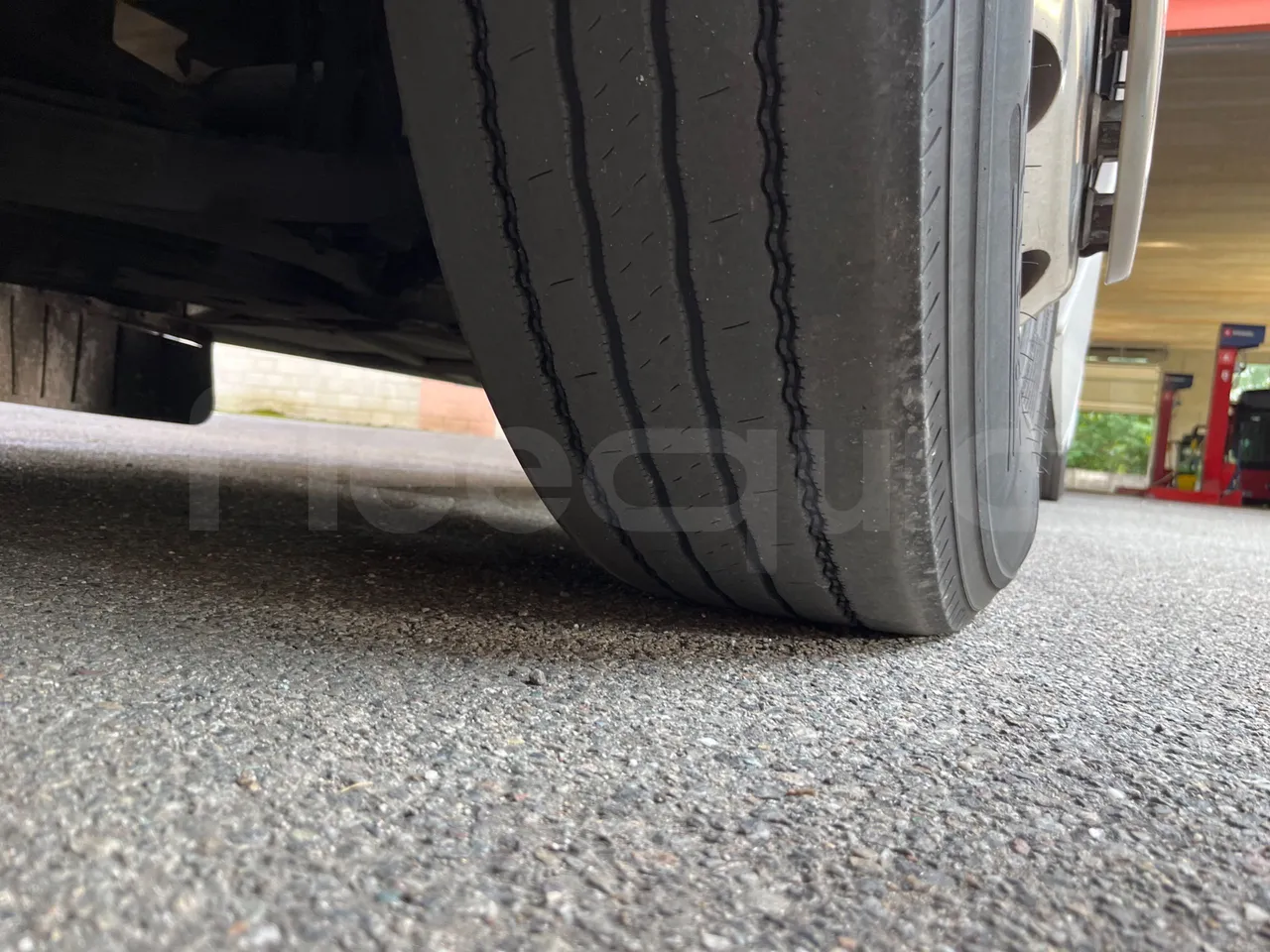 Iveco Magelys SFR2XX - Euro6 - 12,83m - 294kw - tread condition front tires left