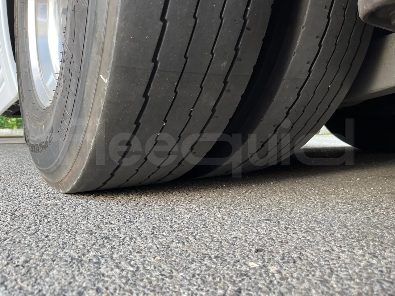 Iveco Magelys SFR2XX - Euro6 - 12,83m - 294kw - tread condition second axle tires right