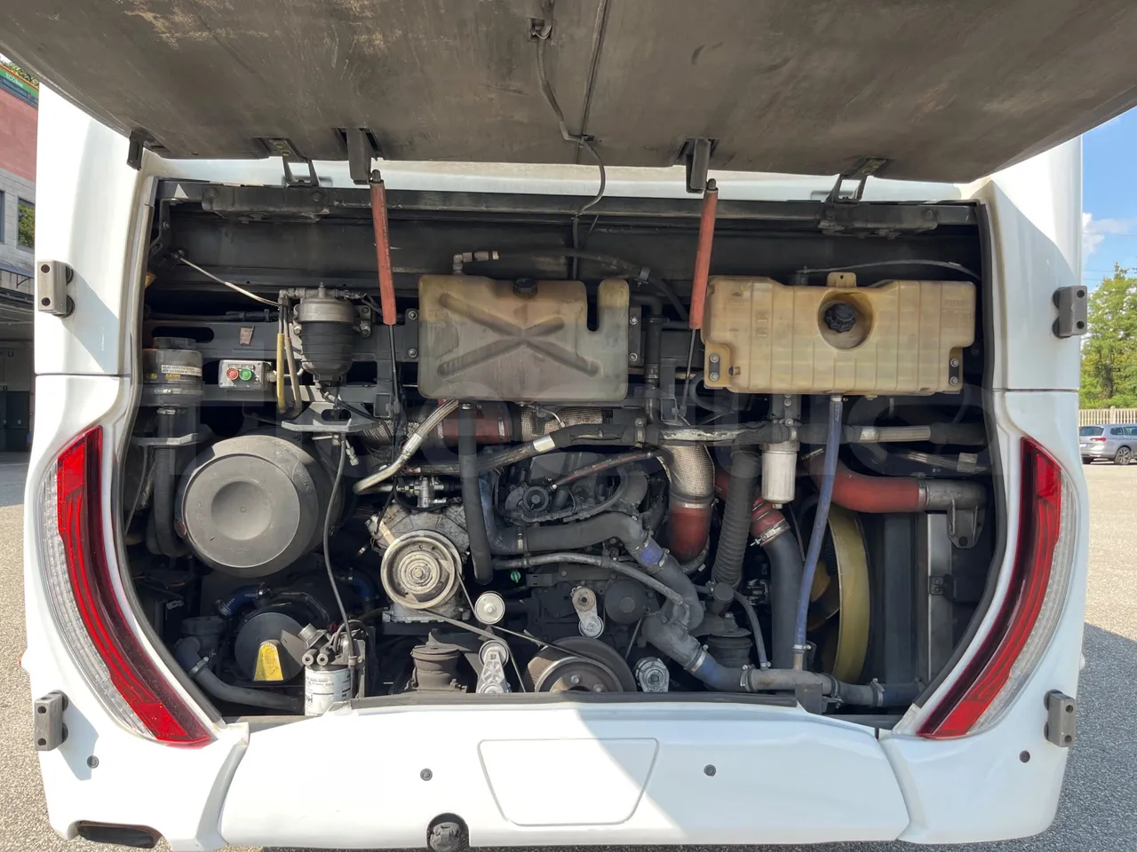 Iveco Magelys SFR2XX - Euro6 - 12,83m - 294kw - rear hatch open (mandatory for bus to scrap)