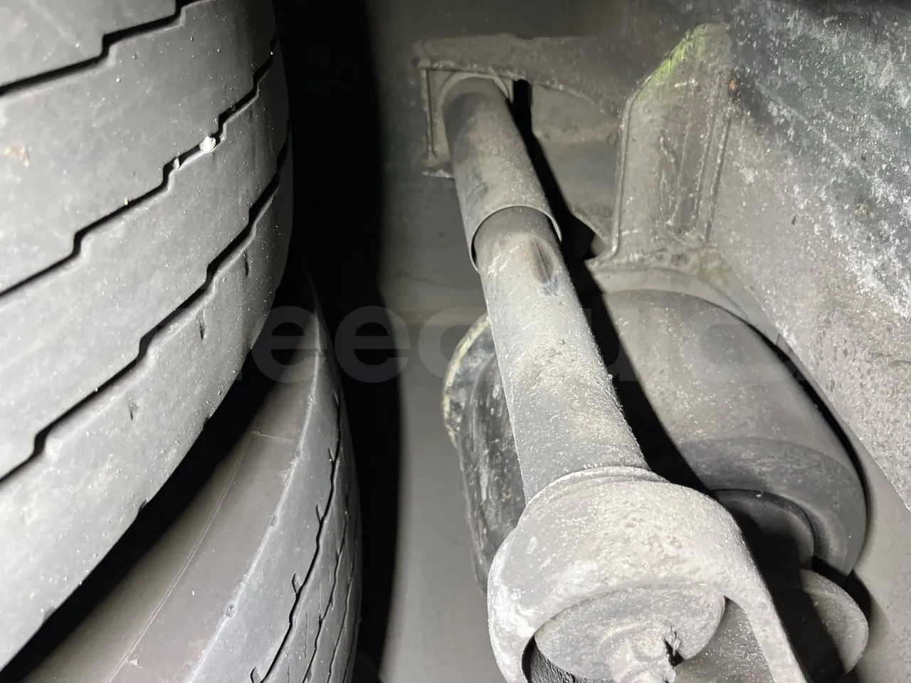 Iveco Magelys SFR2XX - Euro6 - 12,83m - 294kw - axle 2 shock absorbers 2 left