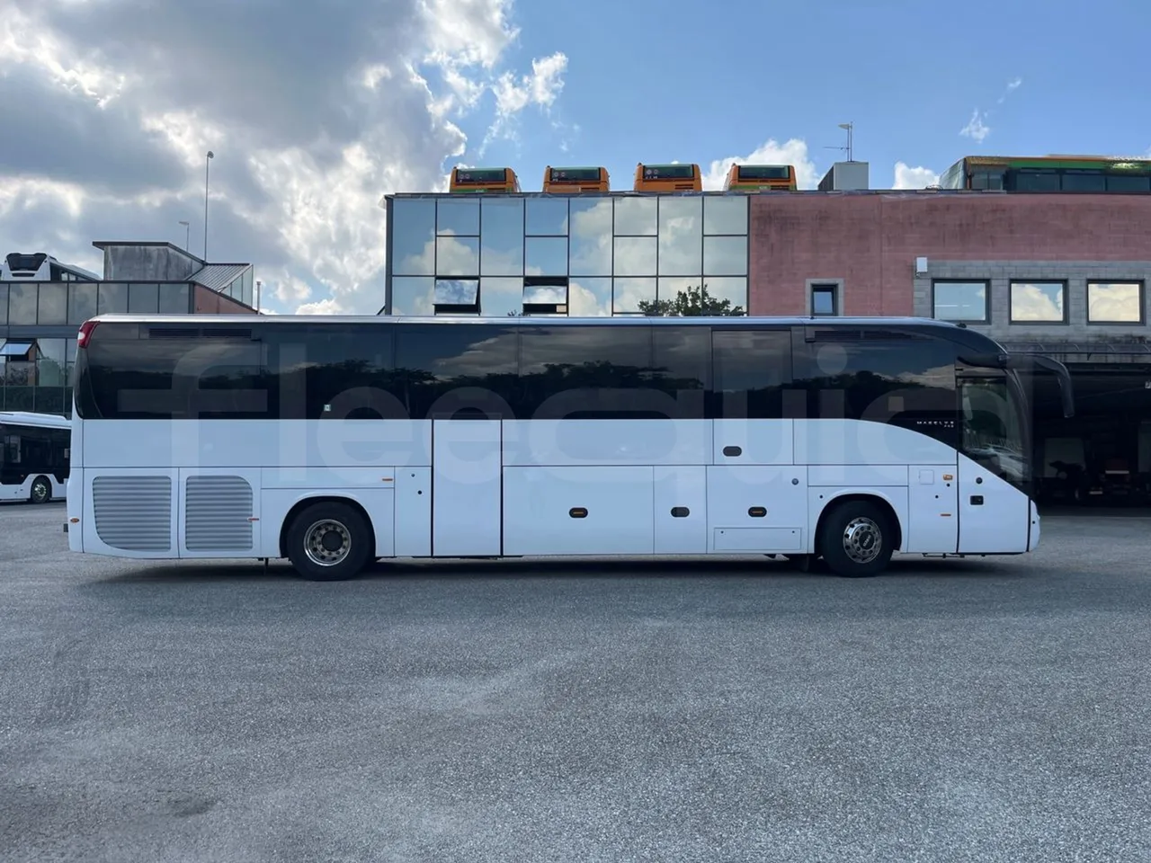 Iveco Magelys SFR2XX - Euro6 - 12,83m - 294kw - right side doors closed