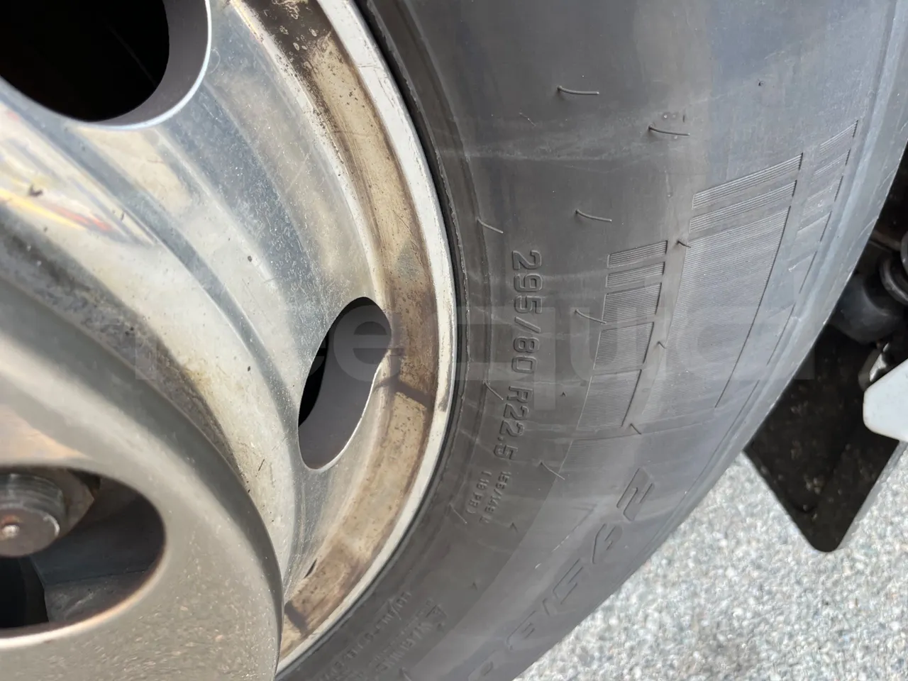 Iveco Magelys SFR2XX - Euro6 - 12,83m - 294kw - front left tire measurements