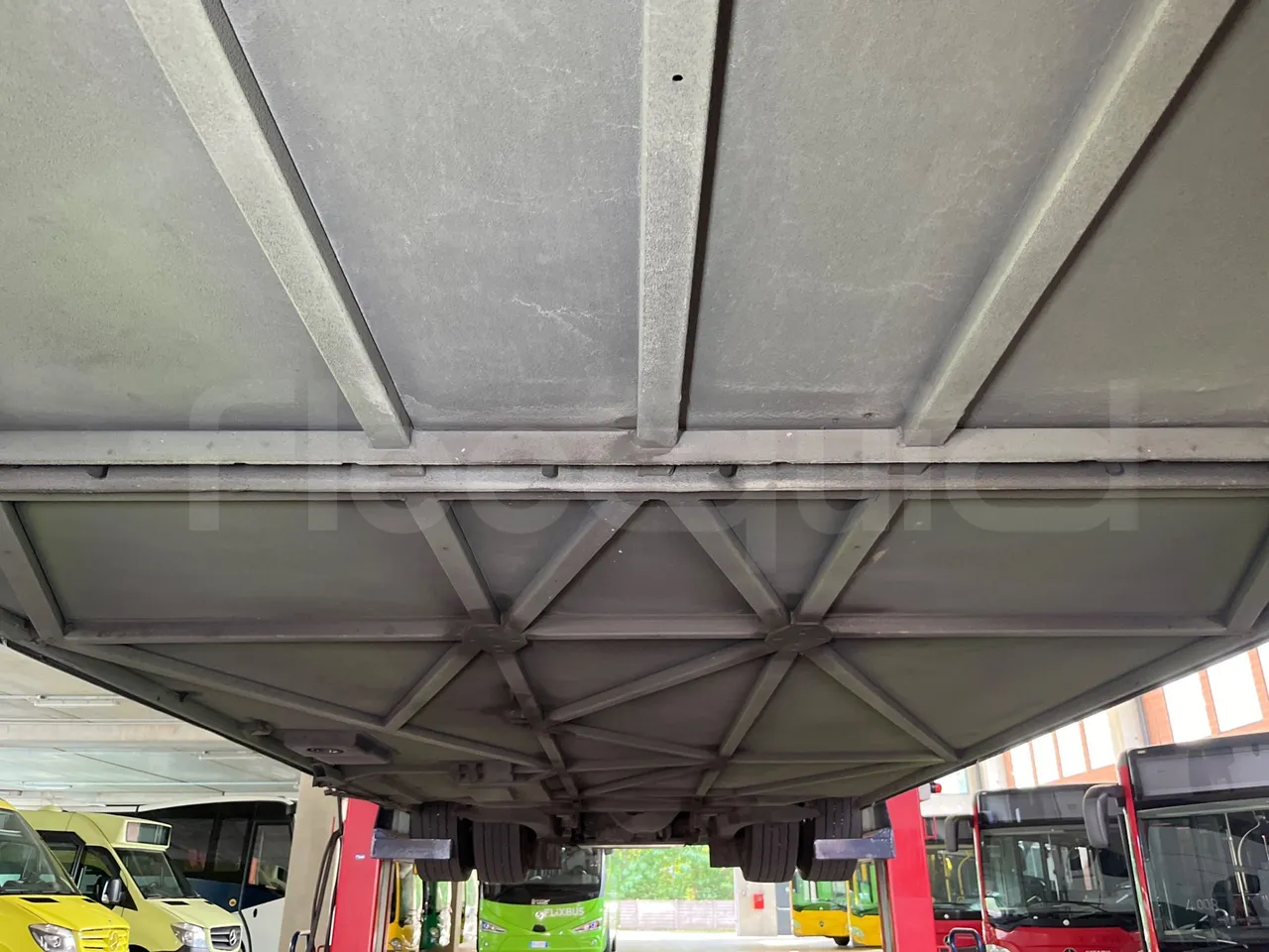 Iveco Magelys SFR2XX - Euro6 - 12,83m - 294kw - central undercarriage photo