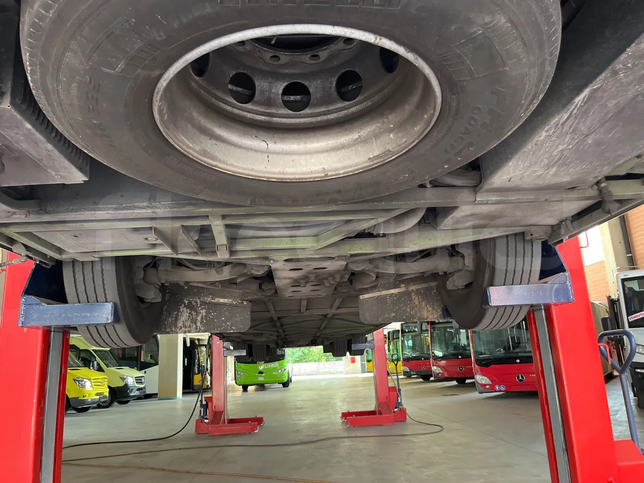Iveco Magelys SFR2XX - Euro6 - 12,83m - 294kw - front undercarriage from front