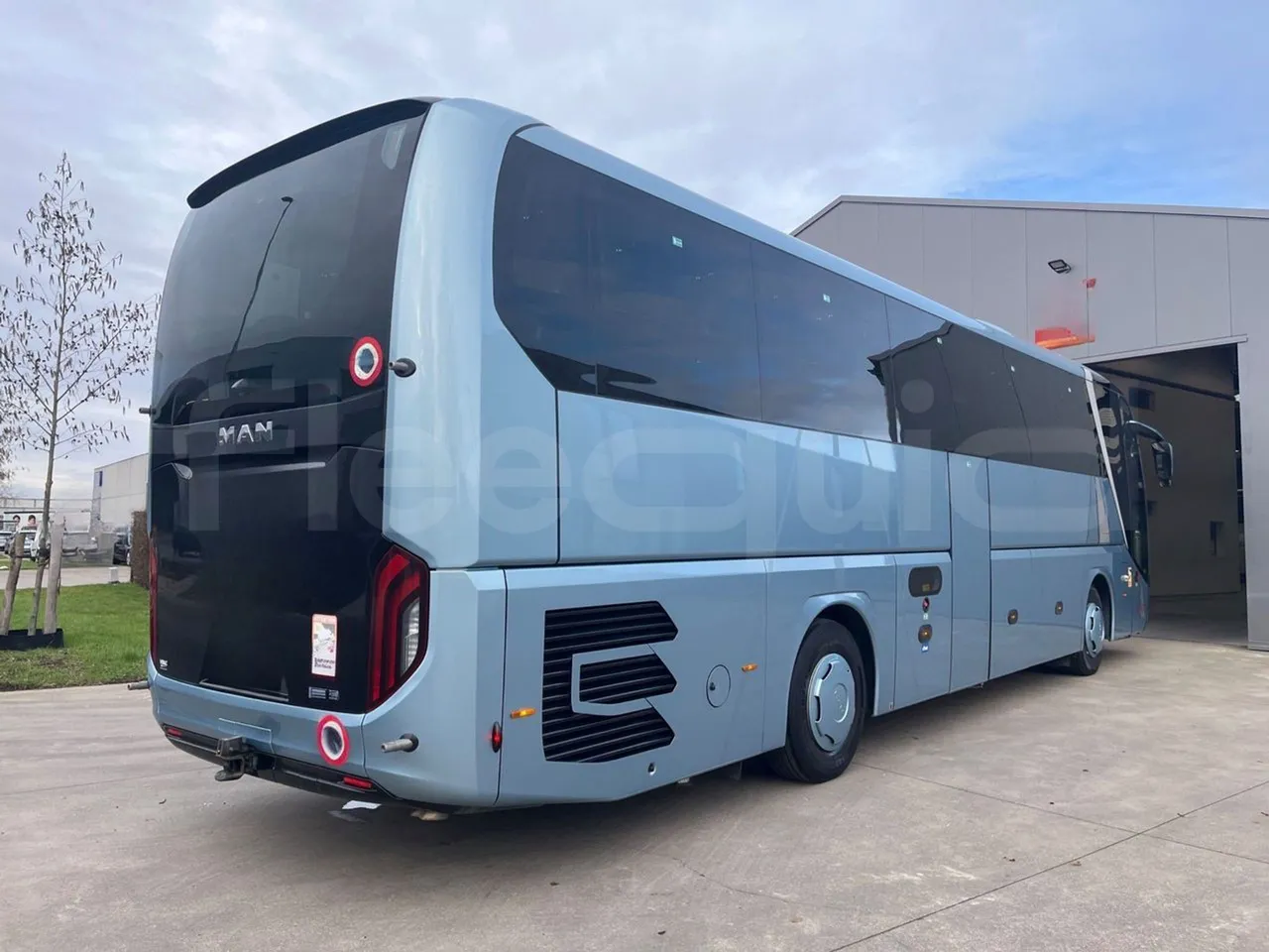 Man Lion's Coach JOACB - EUR6 - 309kW - 12.101m - 3/4 right rear doors closed