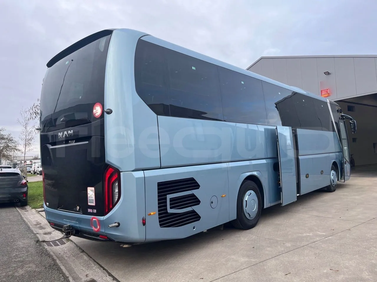 Man Lion's Coach JOACB - EUR6 - 309kW - 12.101m - 3/4 right rear doors open