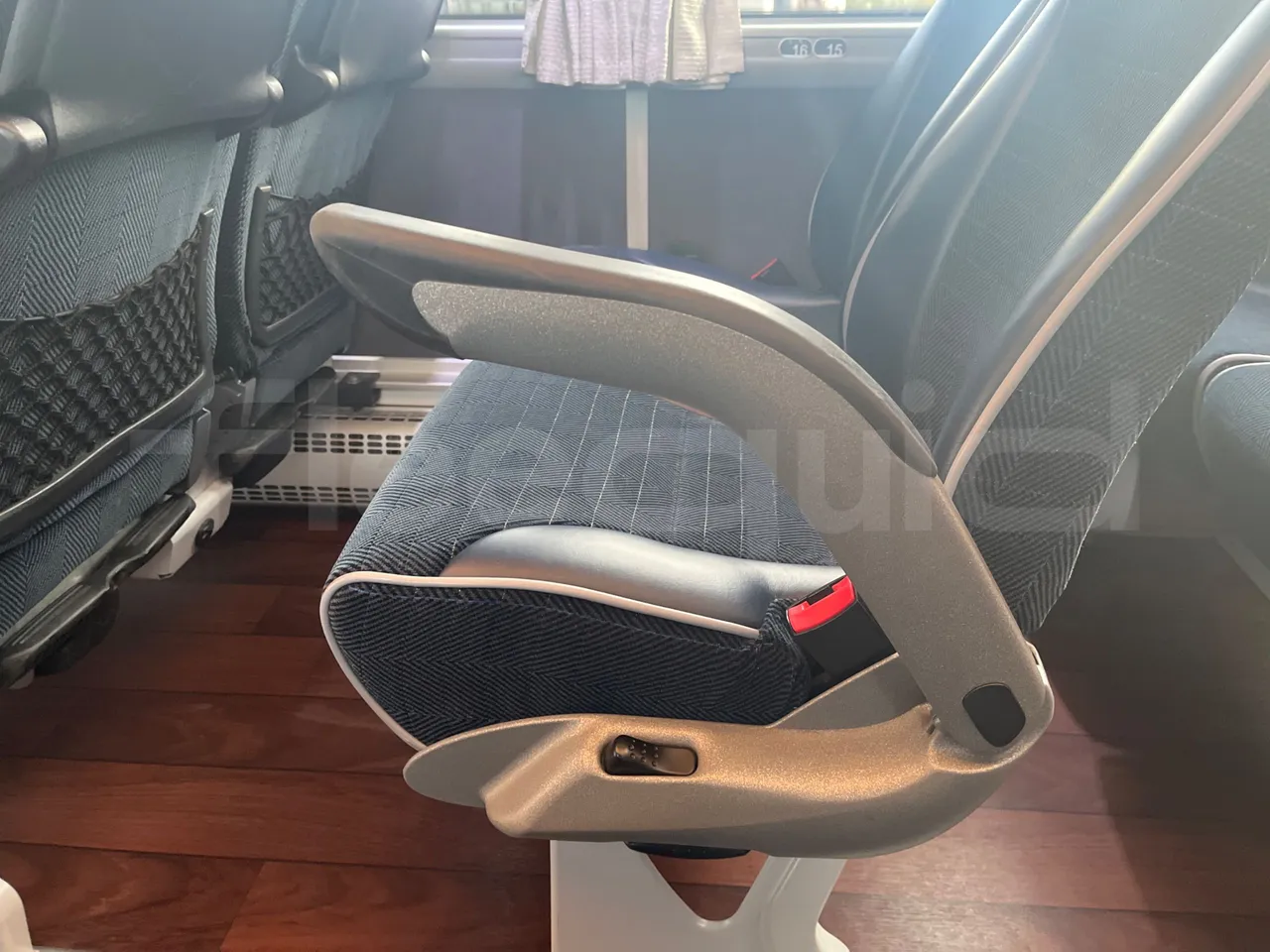 Man Lion's Coach JOACB - EUR6 - 309kW - 12.101m - armrest detail photo