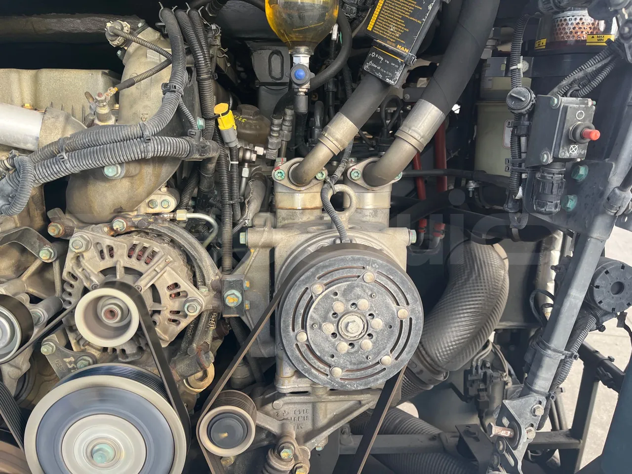 Man Lion's Coach JOACB - EUR6 - 309kW - 12.101m - air conditioning compressor