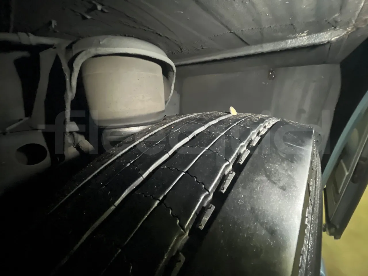 Man Lion's Coach JOACB - EUR6 - 309kW - 12.101m - tread condition second axle tires right