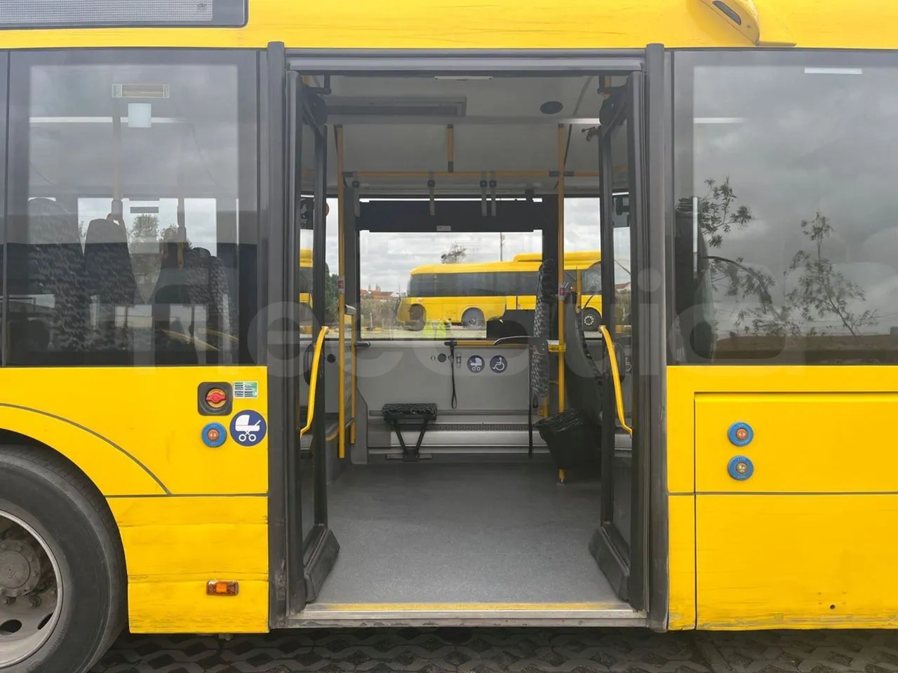Solaris Urbino 18 - Euro 6 - 271 kW - 18 mt - front door 3 open