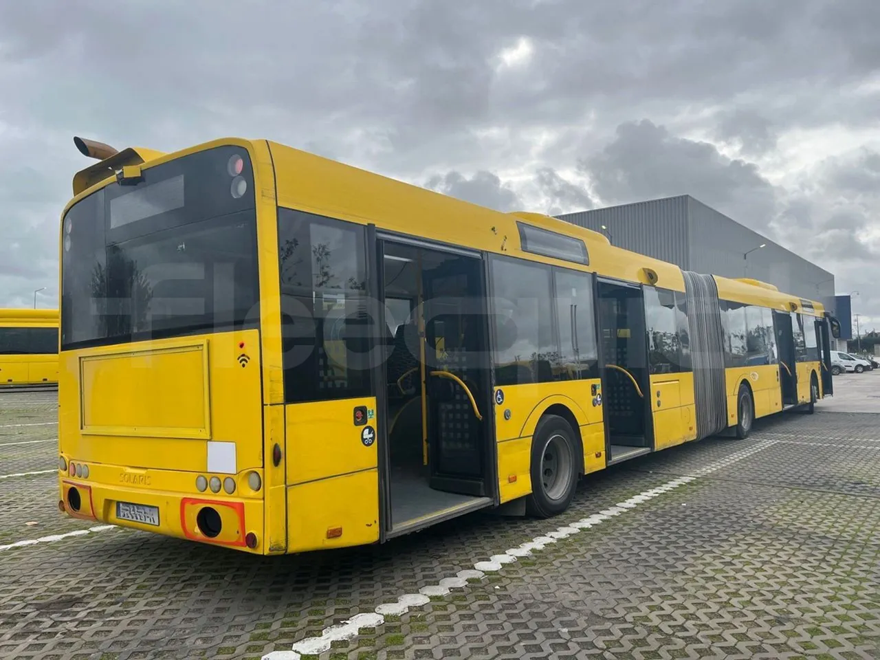 Solaris Urbino 18 - Euro 6 - 271 kW - 18 mt - 3/4 right rear doors open