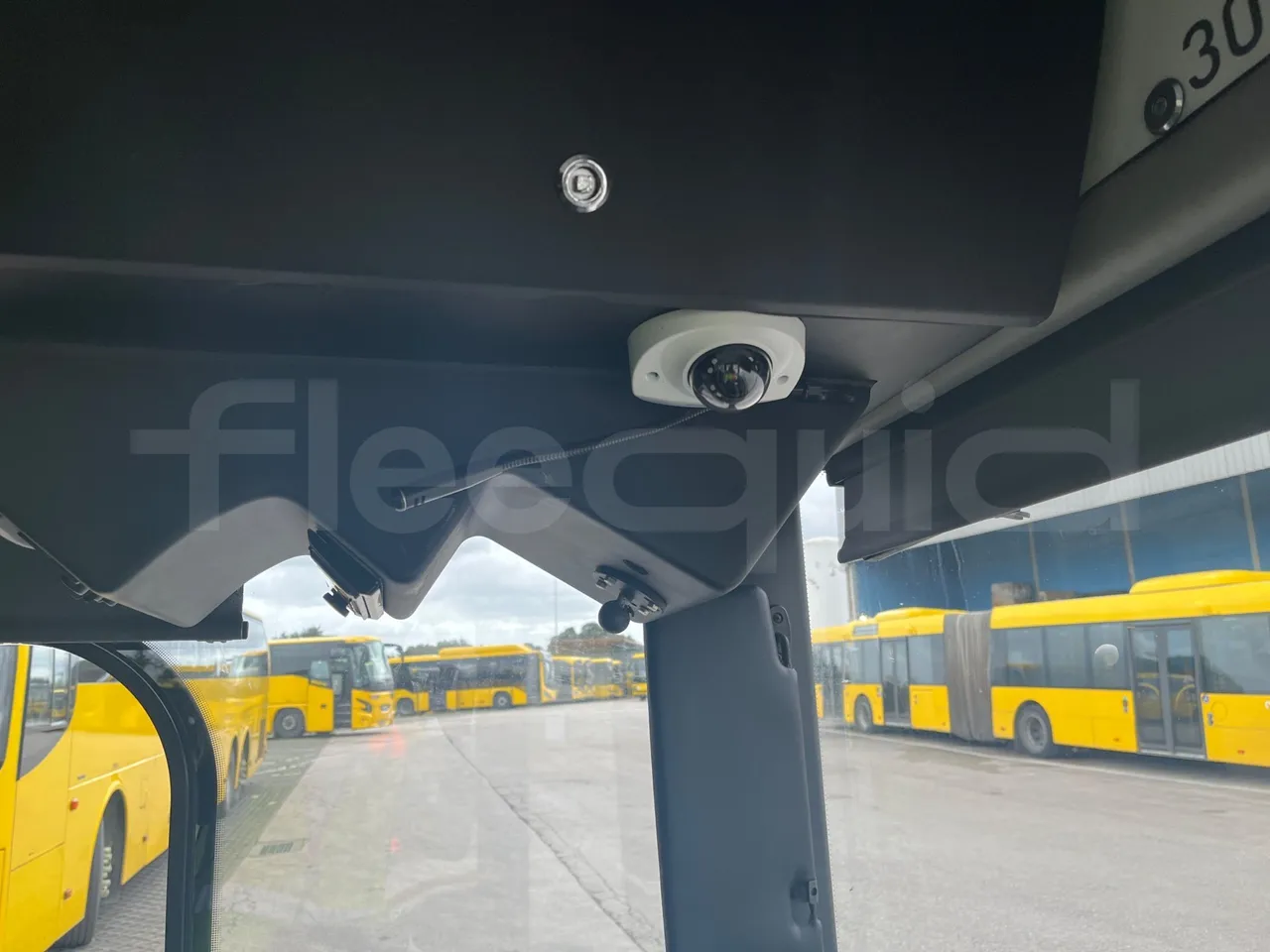 Solaris Urbino 18 - Euro 6 - 271 kW - 18 mt - camera accessories photo