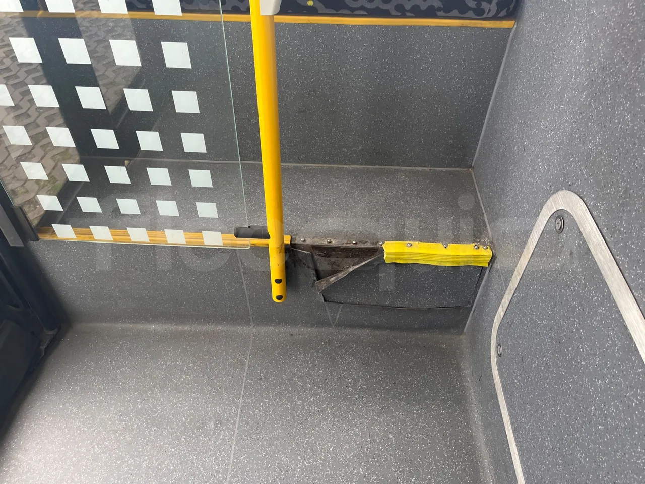 Solaris Urbino 18 - Euro 6 - 271 kW - 18 mt - hostes microphone accessories photo