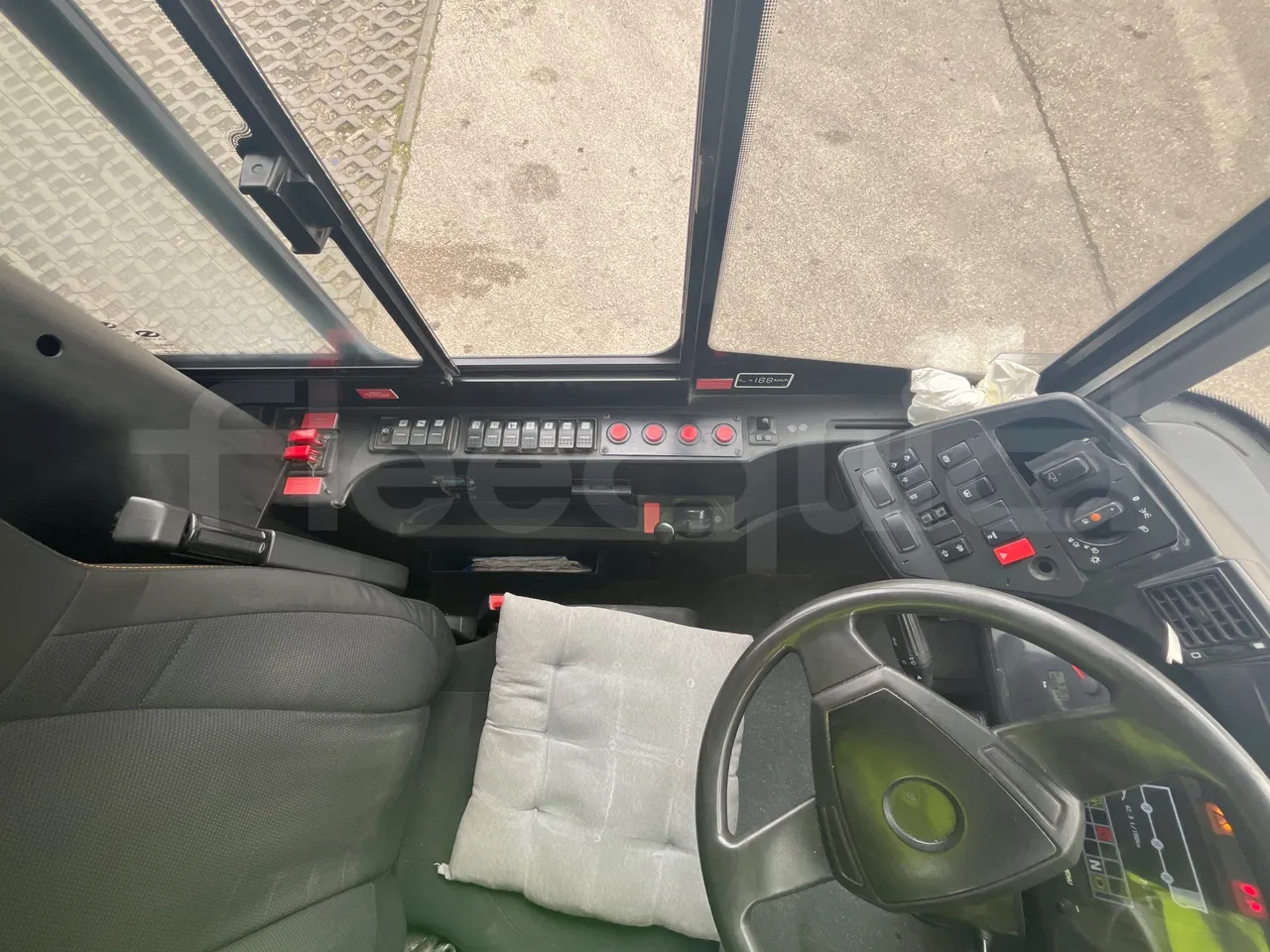 Solaris Urbino 18 - Euro 6 - 271 kW - 18 mt - radio accessories photo