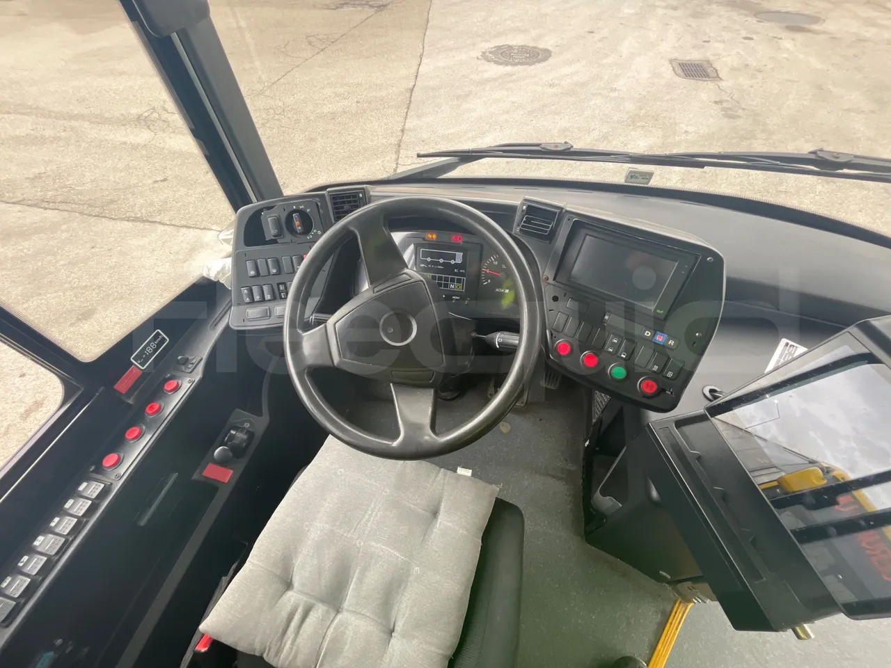 Solaris Urbino 18 - Euro 6 - 271 kW - 18 mt - buttons panels on