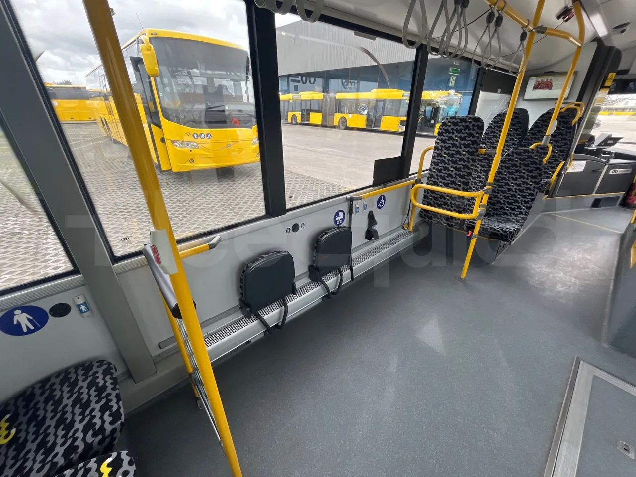 Solaris Urbino 18 - Euro 6 - 271 kW - 18 mt - disabled area photo