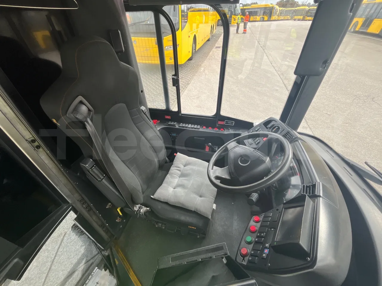 Solaris Urbino 18 - Euro 6 - 271 kW - 18 mt - driver's seat photo